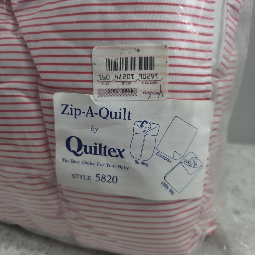 Vintage Quiltex Zip-A-Quilt Red White Stripe Baby Bunting Comforter 5820 USA